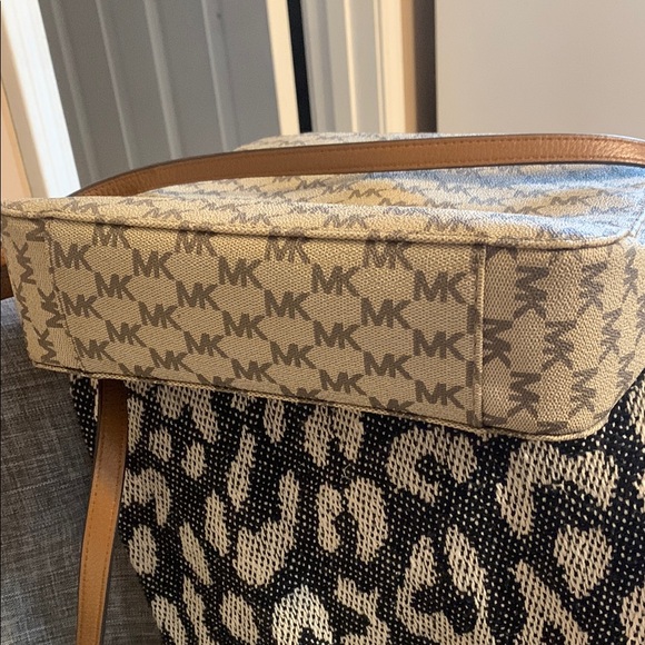 Michael Kors Brown Crossbody Bag - Picture 8 of 8